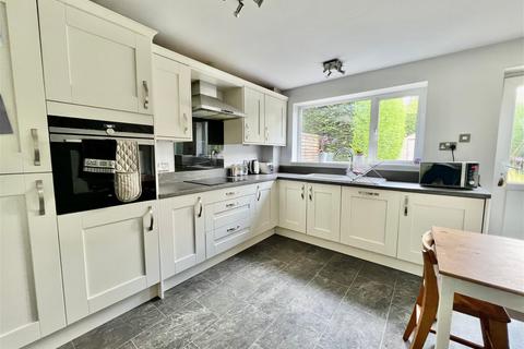 19 Law Close, Wetherby, LS22 7FB