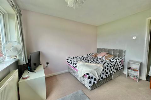 19 Law Close, Wetherby, LS22 7FB