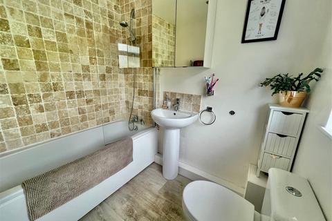 19 Law Close, Wetherby, LS22 7FB