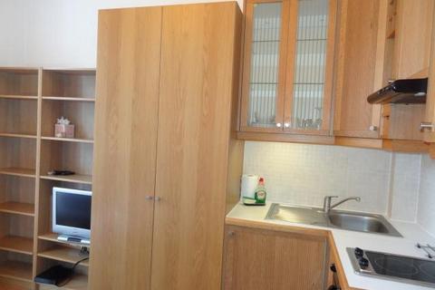 Studio to rent, Cartwright Gardens, Bloomsbury, London, WC1H