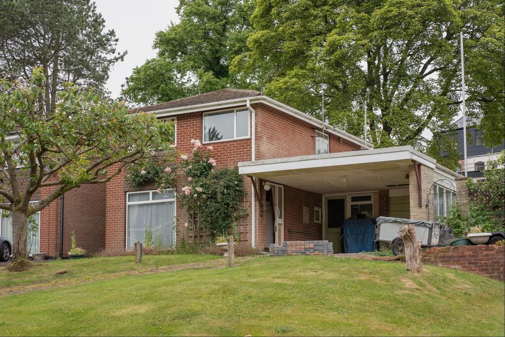 Pine Grove, Lickey, B45 8HE 3 bed detached house £395,000