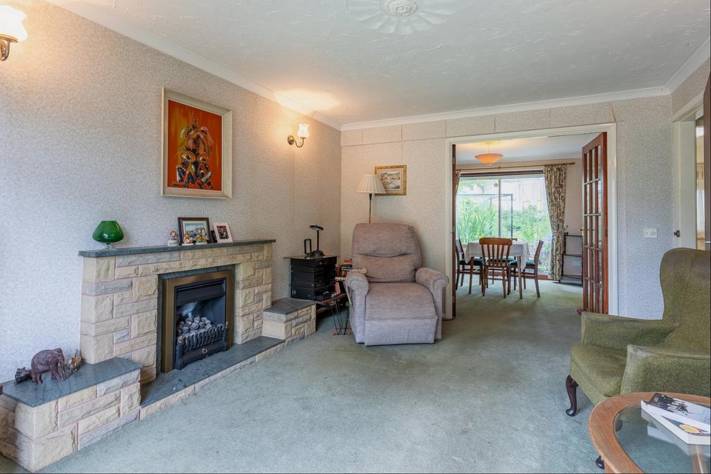 Pine Grove, Lickey, B45 8HE 3 bed detached house £395,000