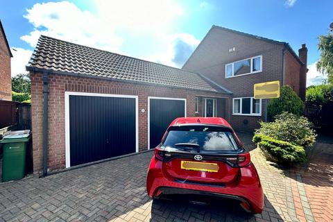 4 bedroom detached house to rent, Princess Way, Beverley, East Riding of Yorkshi, HU17