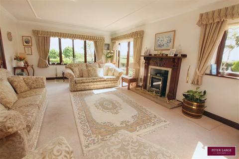 3 bedroom detached house for sale - Axton, Holywell, CH8 9DH