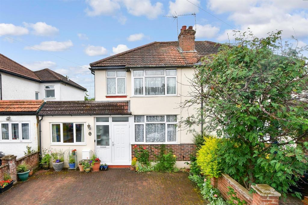 Woodfield Close, Ashtead, Surrey 4 bed semidetached house £575,000