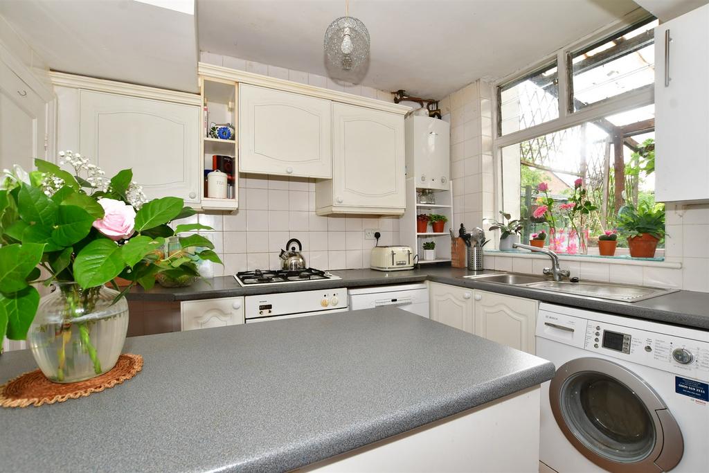 Woodfield Close, Ashtead, Surrey 4 bed semidetached house £575,000