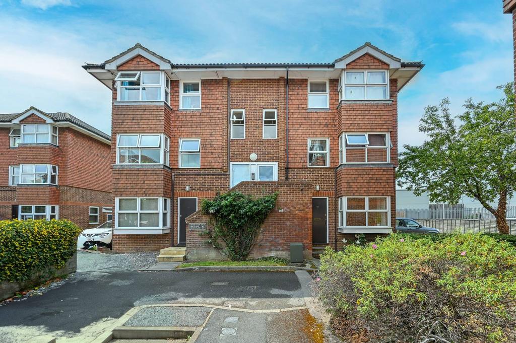 Josephs Road, Guildford, GU1 2 bed maisonette - £232,000