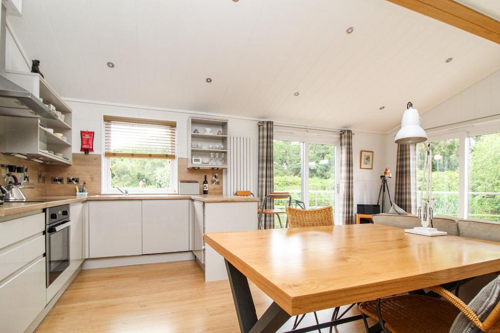 Aquavista Floating Home, Waterside, Priory Marina, Bedford 2 bed