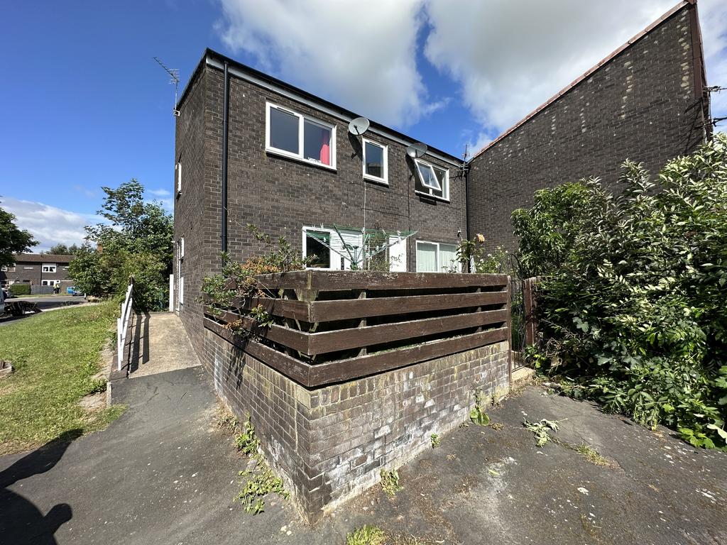 Thornton Close, Newton Aycliffe, DL5 7NP 4 bed semidetached house to rent £650 pcm (£150 pw)