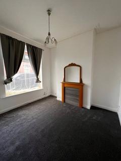4 bedroom end of terrace house to rent, London Road, Oldham, Greater Manchester, OL1