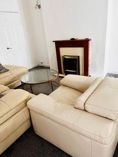 4 bedroom end of terrace house to rent, London Road, Oldham, Greater Manchester, OL1