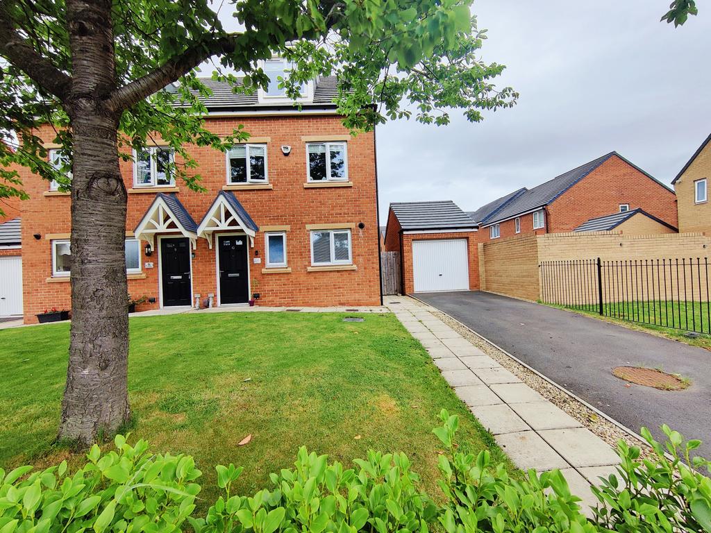 Colton Row, West Denton, Newcastle upon Tyne, NE5 3 bed townhouse for