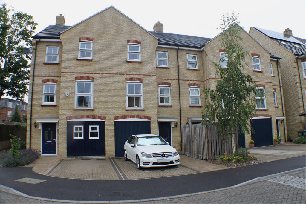 Woodcroft Close, London, SE9 4 bed townhouse £2,000 pcm (£462 pw)