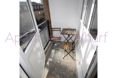 undefined, Tinsley Road    (Stepney Green), London, E1