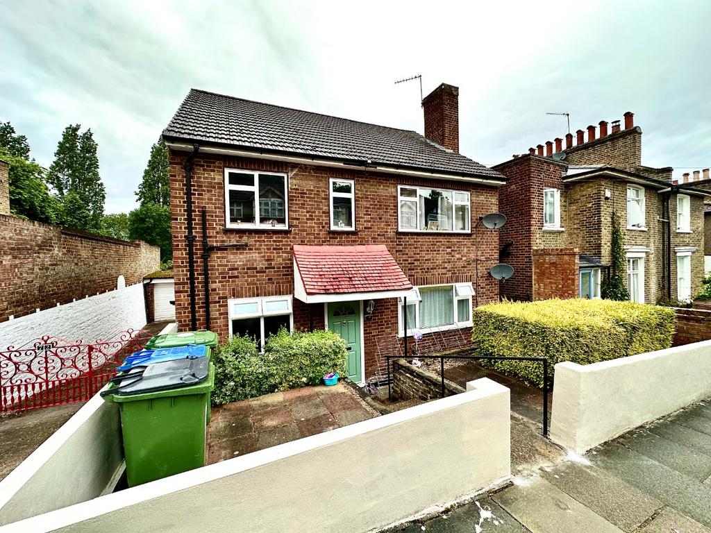 Red Lion Lane, Shooters Hill, London, SE18 4LE 2 bed ground floor