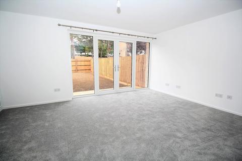 3 bedroom end of terrace house to rent, Essex Close, Bordon, Hampshire, GU35