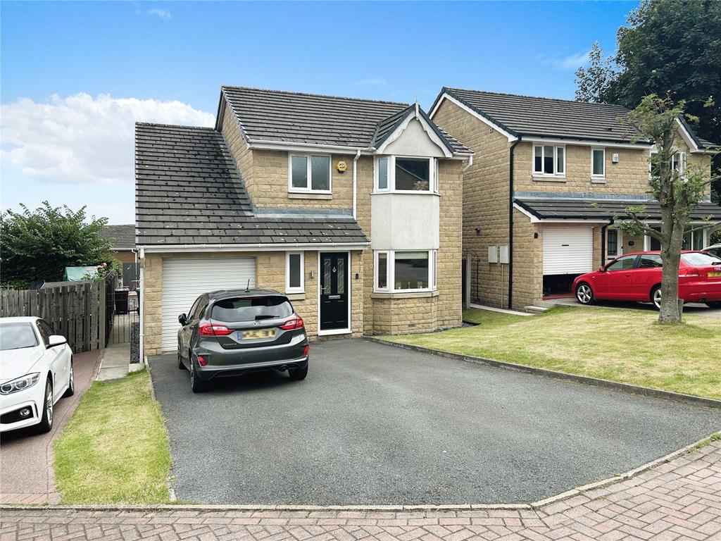 Gleneagles Way, Fixby, Huddersfield, HD2 3 bed detached house £1,300