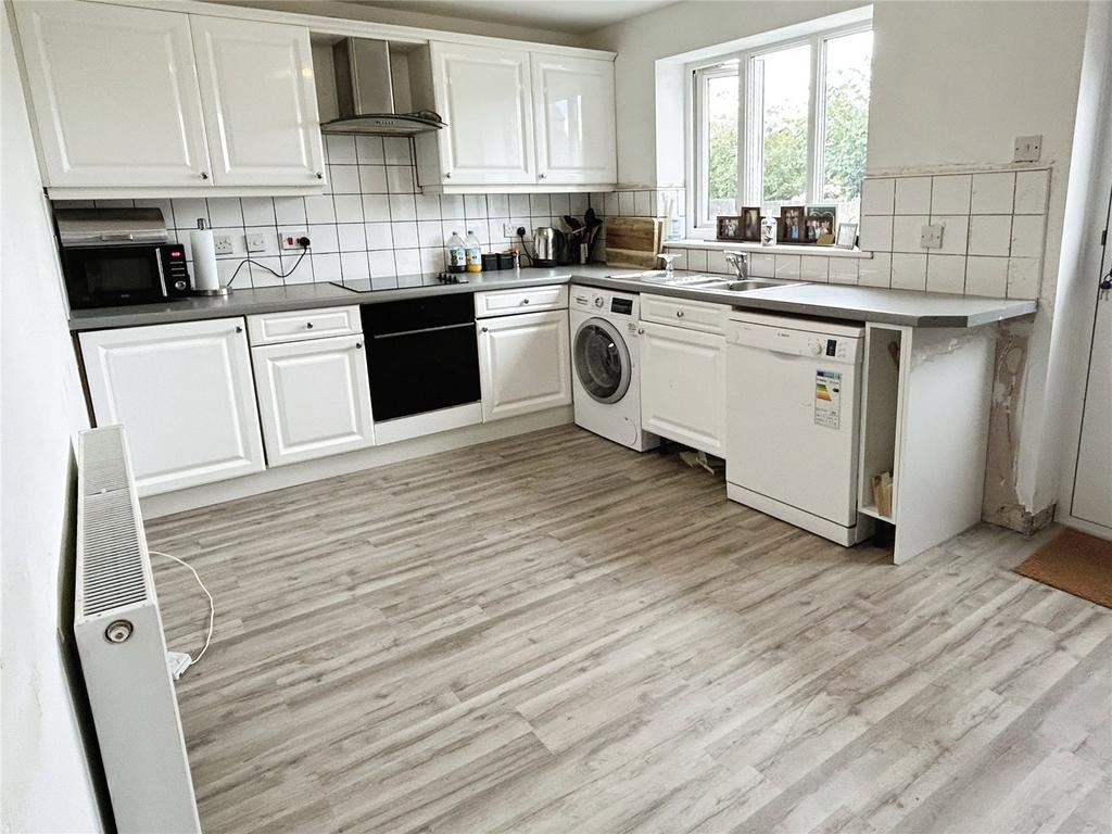 Gleneagles Way, Fixby, Huddersfield, HD2 3 bed detached house £1,300