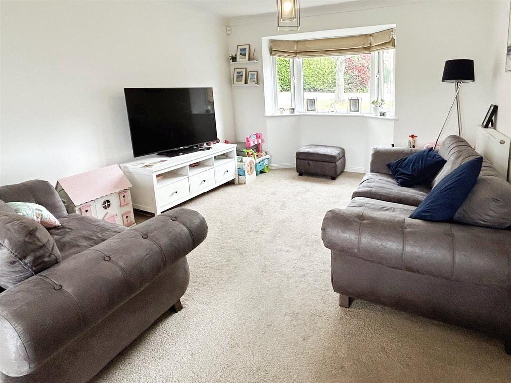Gleneagles Way, Fixby, Huddersfield, HD2 3 bed detached house £1,300