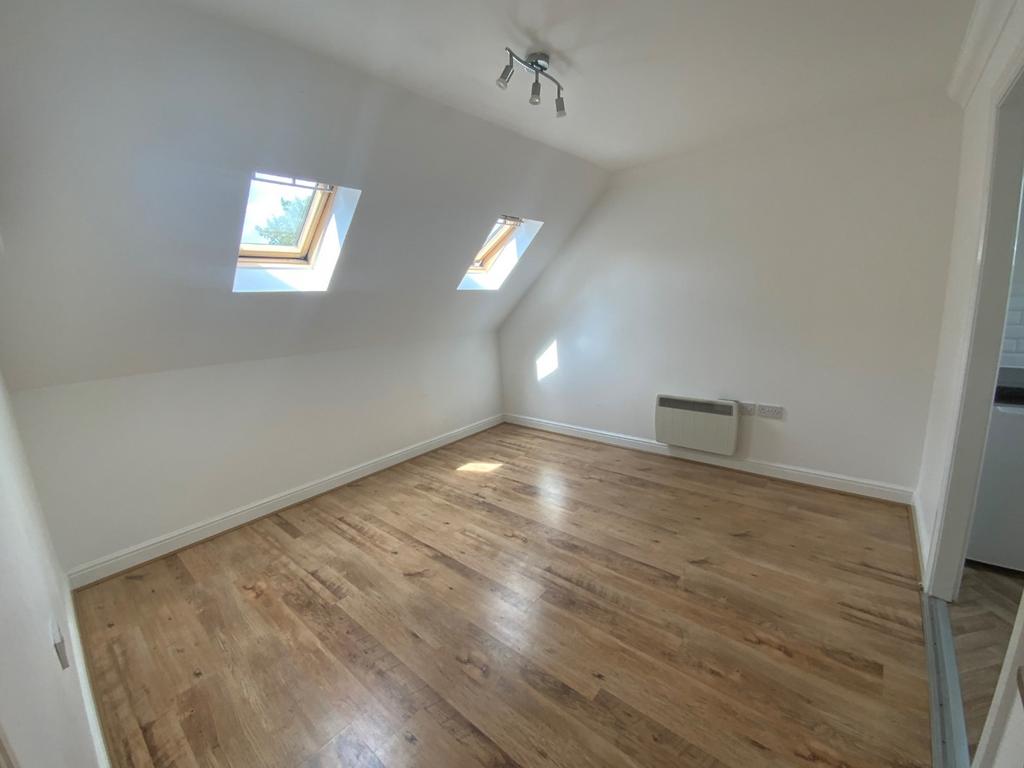 Buxton Road, Luton, Bedfordshire, LU1... 1 bed flat to rent £850 pcm