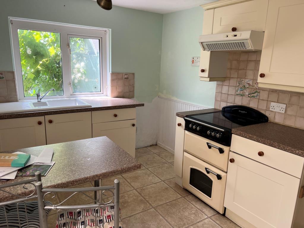 Kitchen of Cottage for sale at Auction Newport Isl