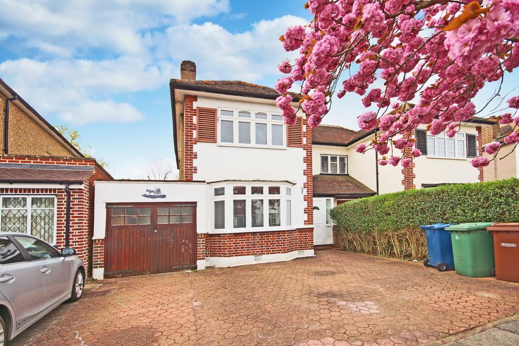 St. Michaels Crescent, Pinner HA5 3 bed semidetached house £775,000