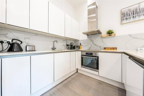 3 bedroom apartment to rent, Carlton Vale, London, NW6