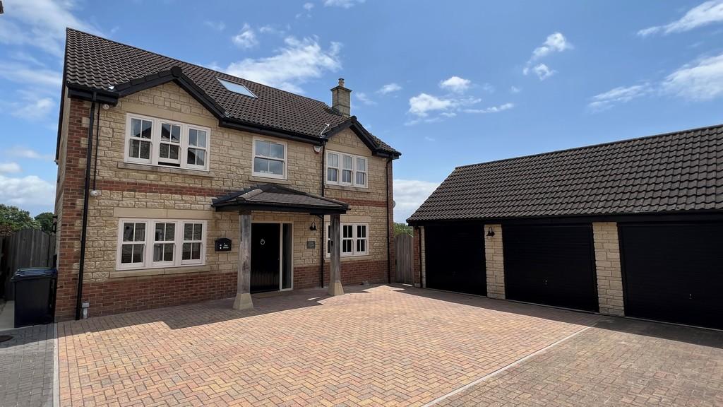 Damask Way, Warminster 5 bed detached house £2,500 pcm (£577 pw)