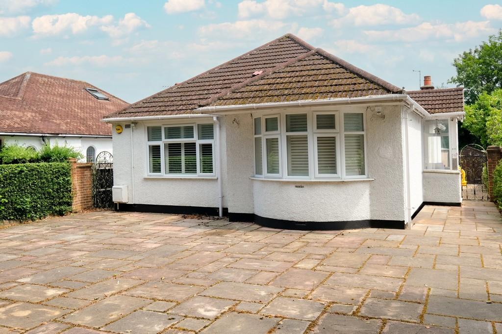 Court Road, Orpington 3 bed detached bungalow for sale £635,000