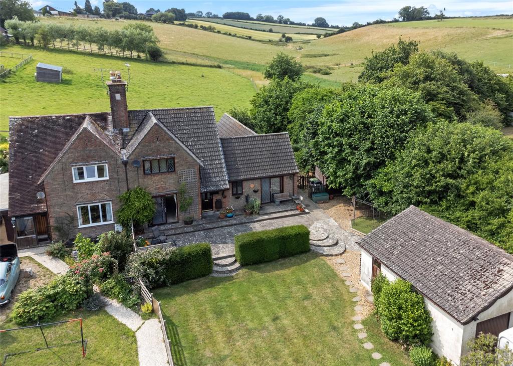 Milborne St Andrew, Blandford Forum... 4 bed semidetached house for