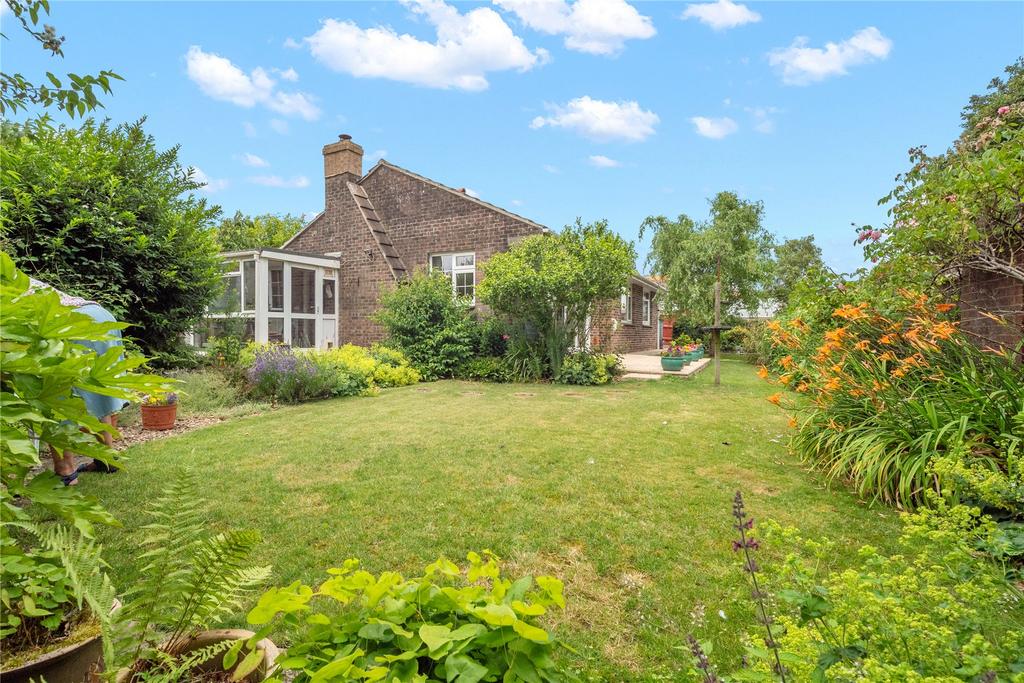 Milborne St Andrew, Blandford Forum, Dorset 2 bed bungalow for sale £