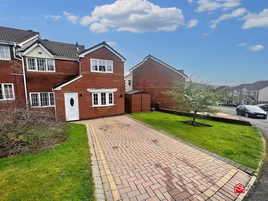 Cwrt Coed Parc, Maesteg, Bridgend.... 3 bed end of terrace house £220,000