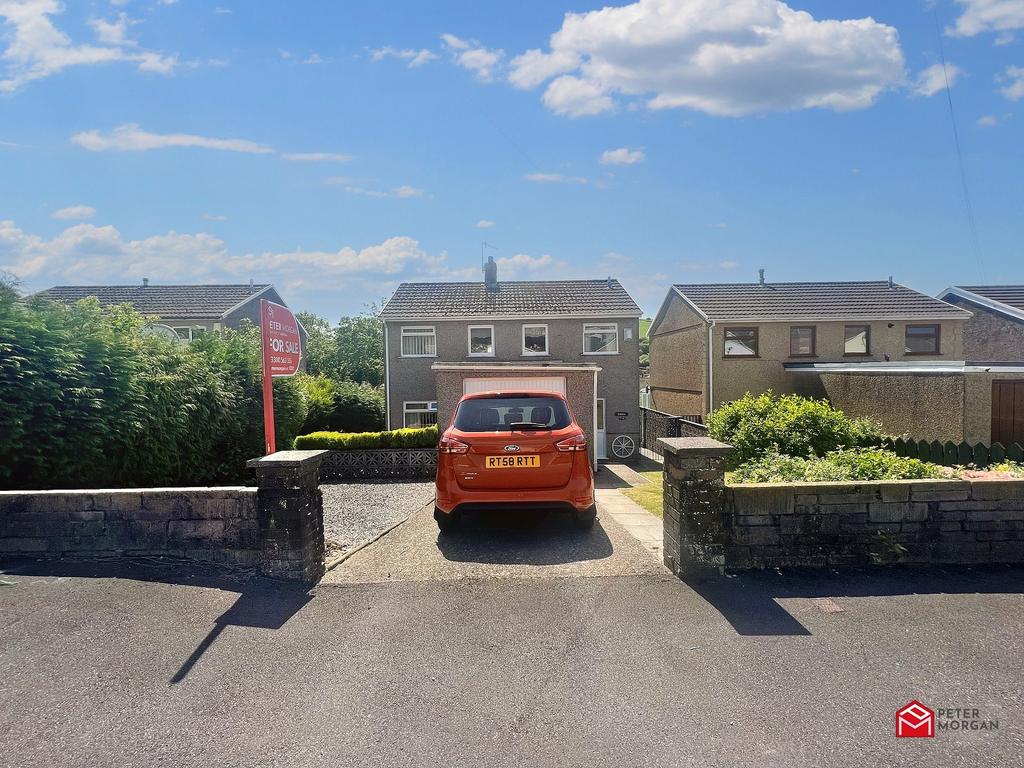 Mill View Estate, Maesteg, Bridgend.... 3 bed detached house £185,000