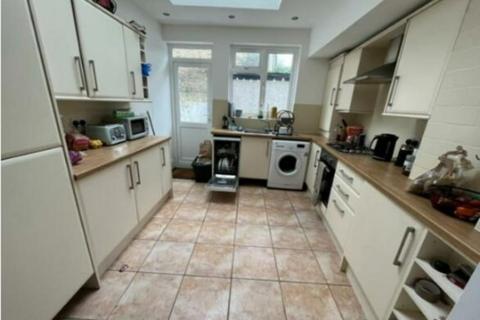 5 bedroom end of terrace house to rent, Mayton Street, Holloway, London