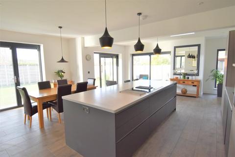 4 bedroom chalet to rent, Cocklake, Wedmore