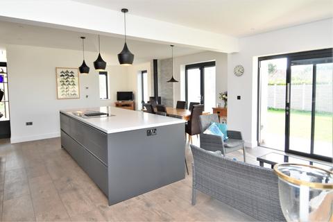 4 bedroom chalet to rent, Cocklake, Wedmore