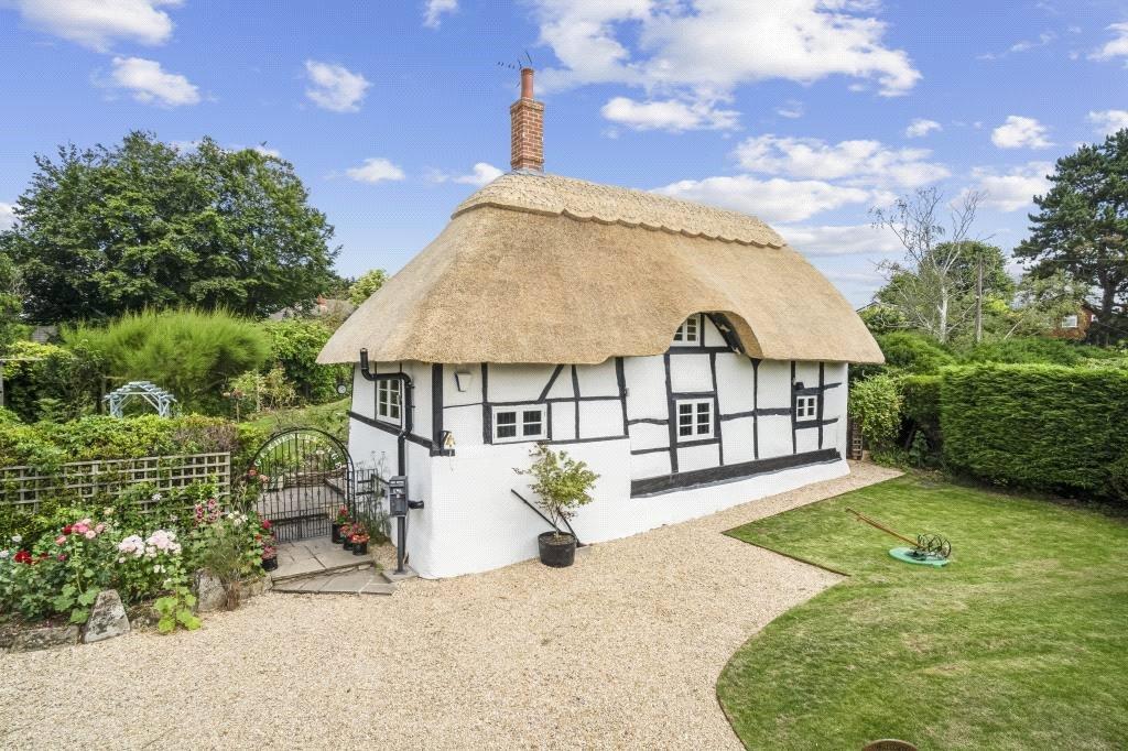 The Green, Charlton, Worcestershire, WR10 3 bed detached house for sale