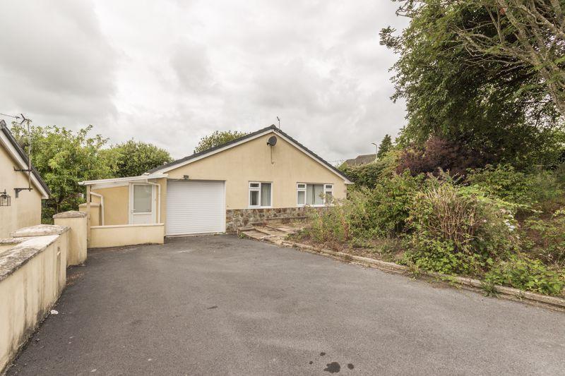 Maes Y Dderwen, Carmarthen, REF00022689 4 bed detached bungalow £210,000