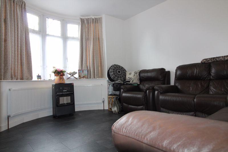 Oakley Road, Luton 3 bed semidetached house for sale £400,000