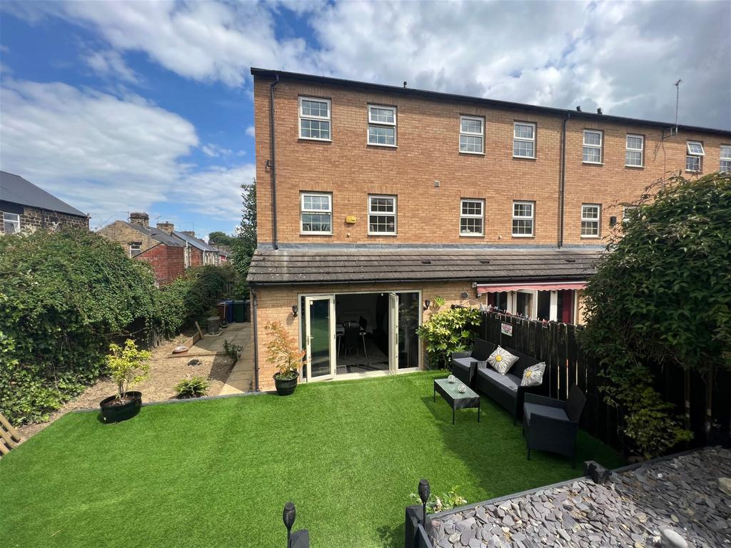 Farrar Street, Barnsley, S70 6BT 3 bed townhouse £175,000