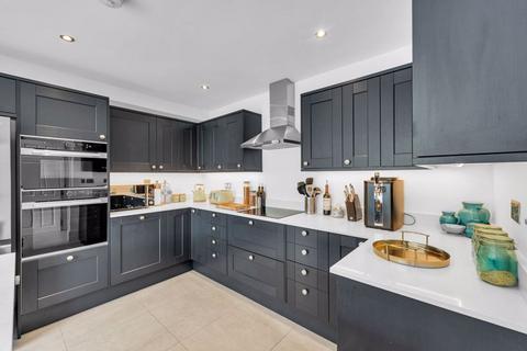 12 Sunray Avenue, Bromley, BR2 8EW