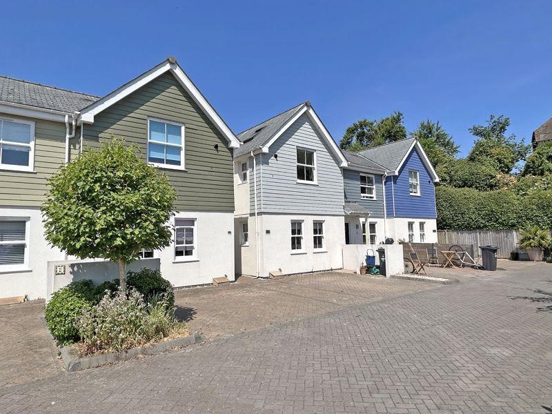 Winslade Road, Sidmouth 2 bed end of terrace house £1,100 pcm (£254 pw)