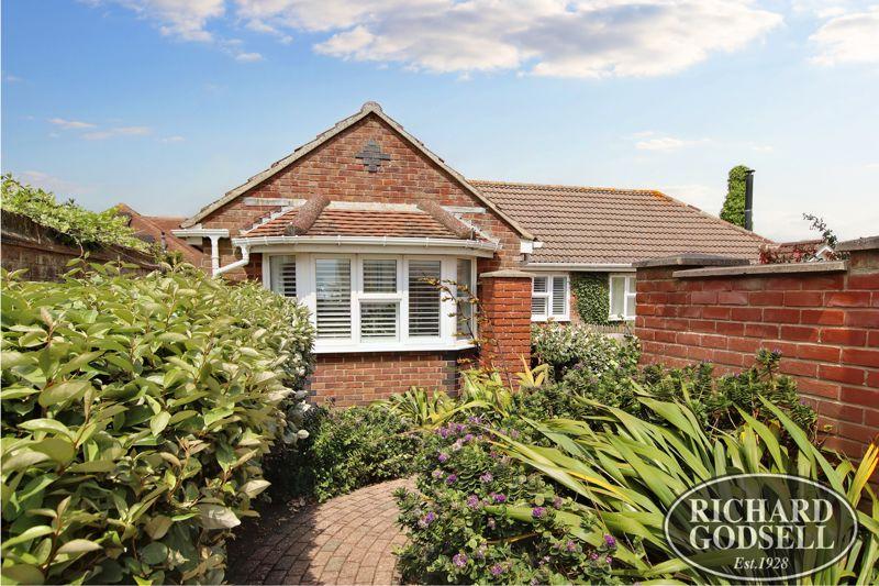 BARTON ON SEA NEW MILTON 2 bed bungalow for sale £419,950