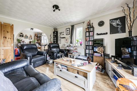 30 Andrew Goodall Close, Dereham, NR19 1SR