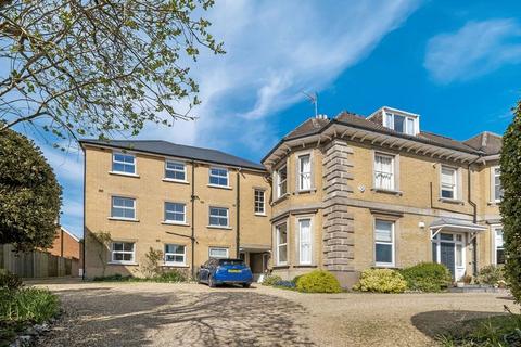 2 bedroom flat to rent, St Cross Road, Winchester