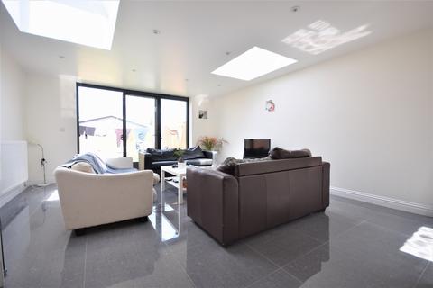 5 bedroom terraced house to rent, Brayards Road, Peckham, SE15