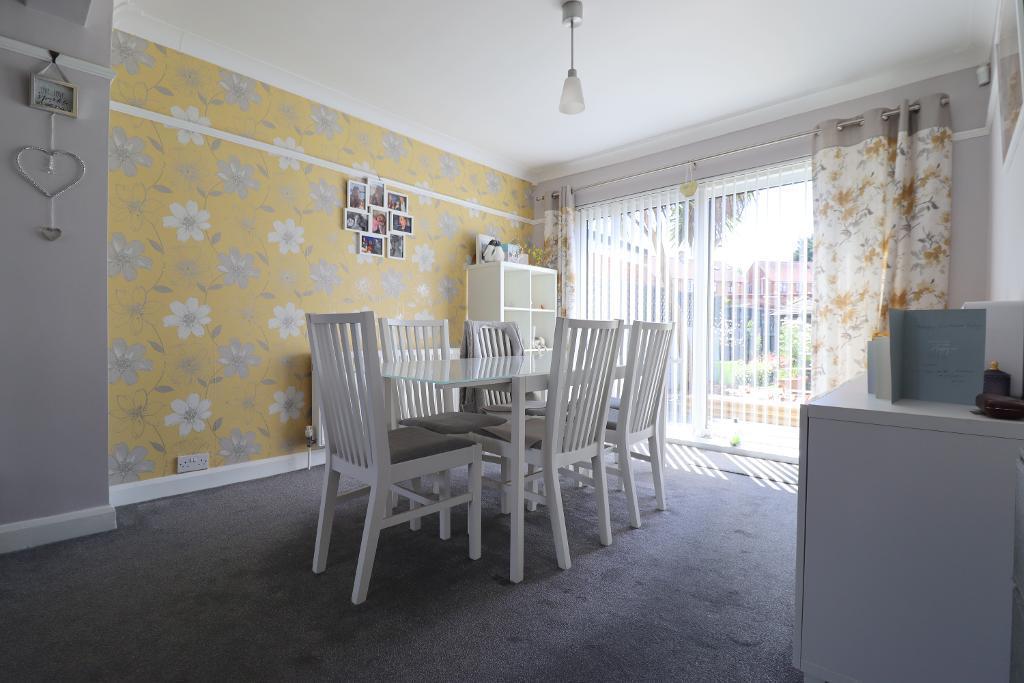 Stanford Road, Round Green, Luton, Bedfordshire, LU2 0PY 3 bed semi