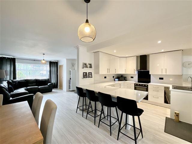 Open plan living/kitchen/dining space