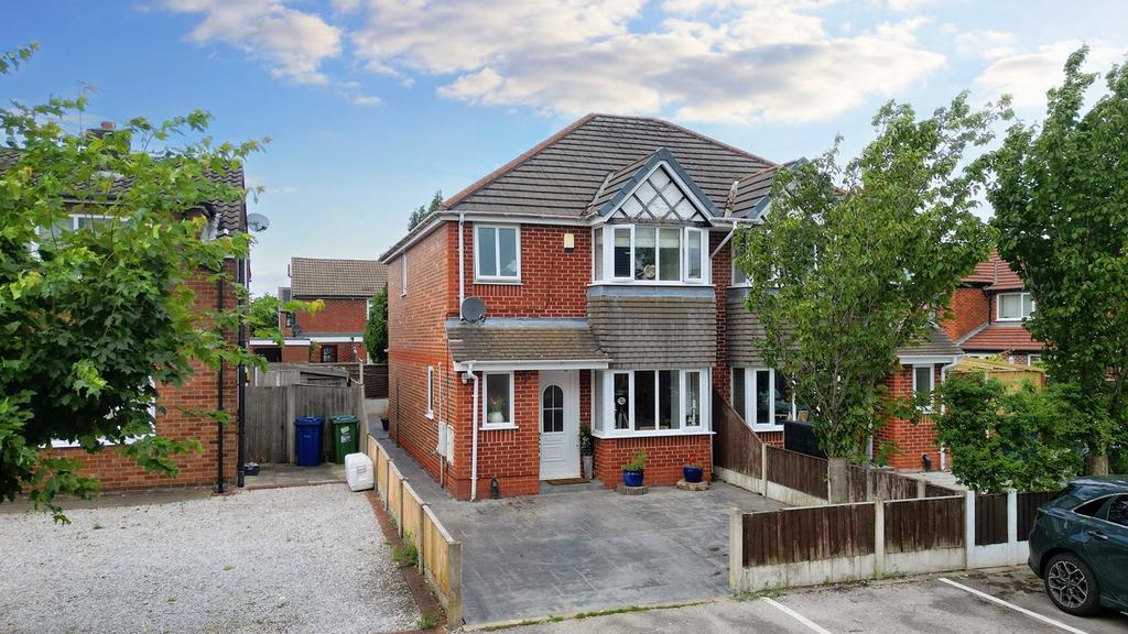 Bank Gardens, Penketh, Warrington, WA5 3 bed semidetached house for