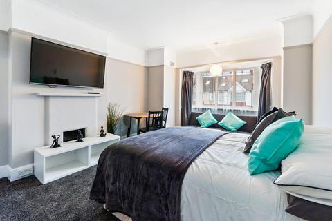 60 Swyncombe Avenue, London, W5 4DS